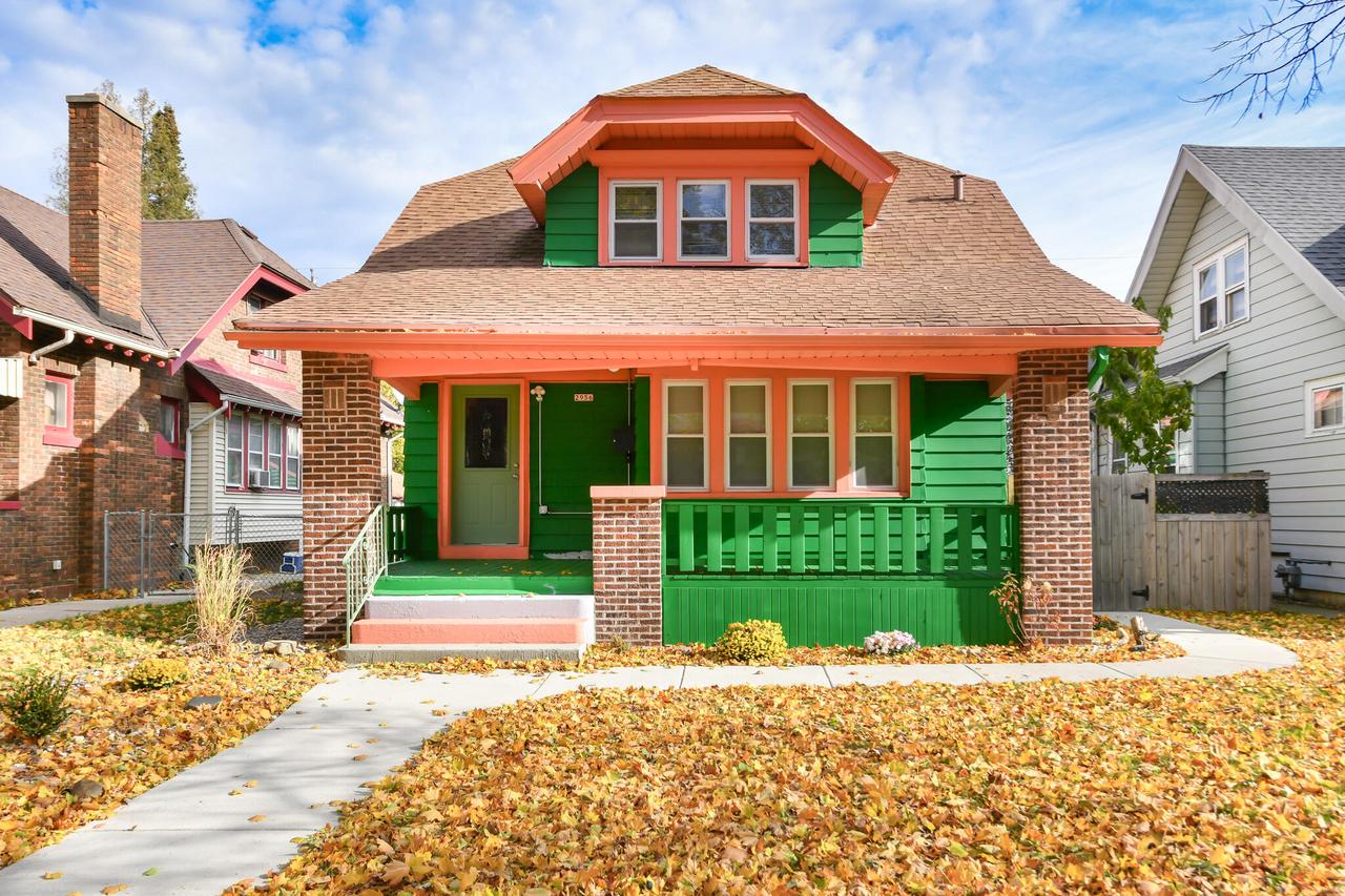 2956 N 39th St, Milwaukee, WI 53210