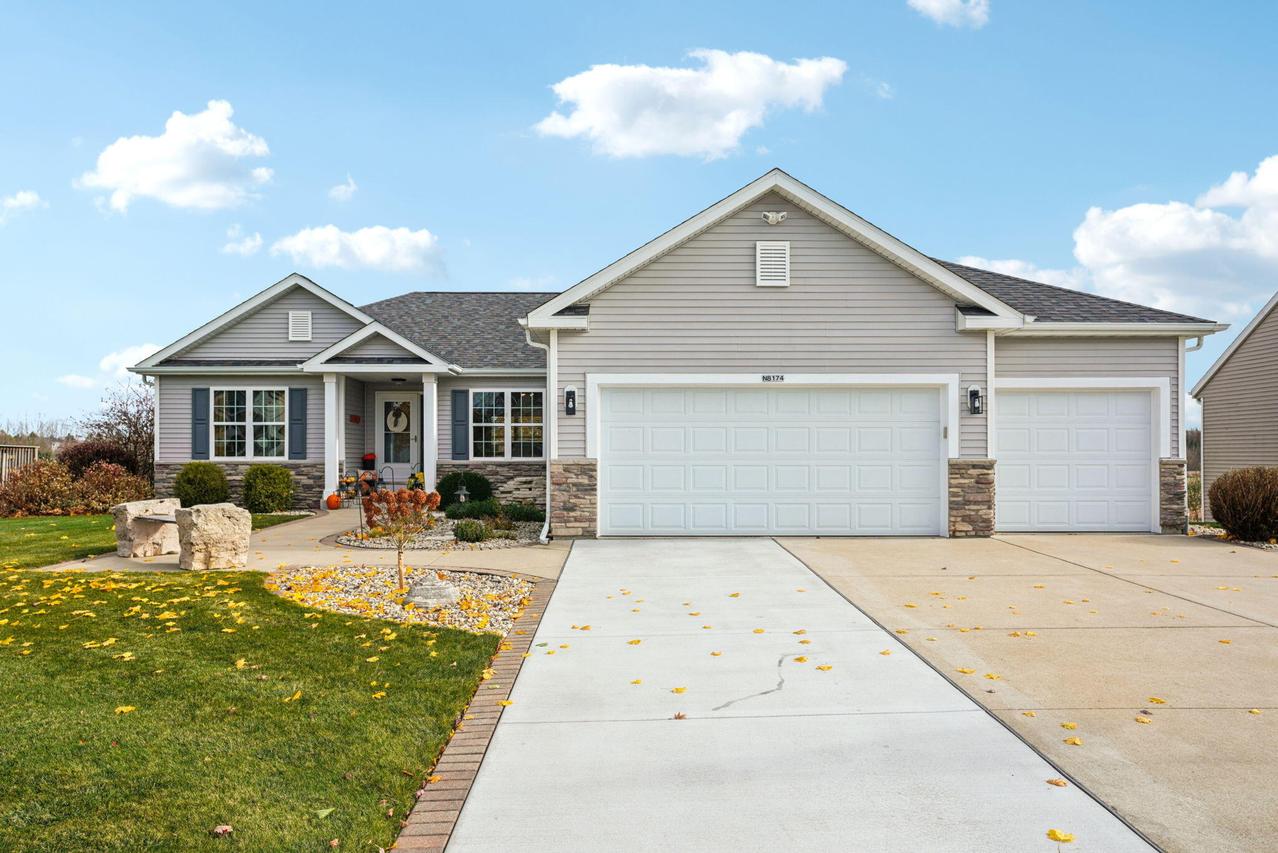 N8174 Woody Ln, Ixonia, WI 53036