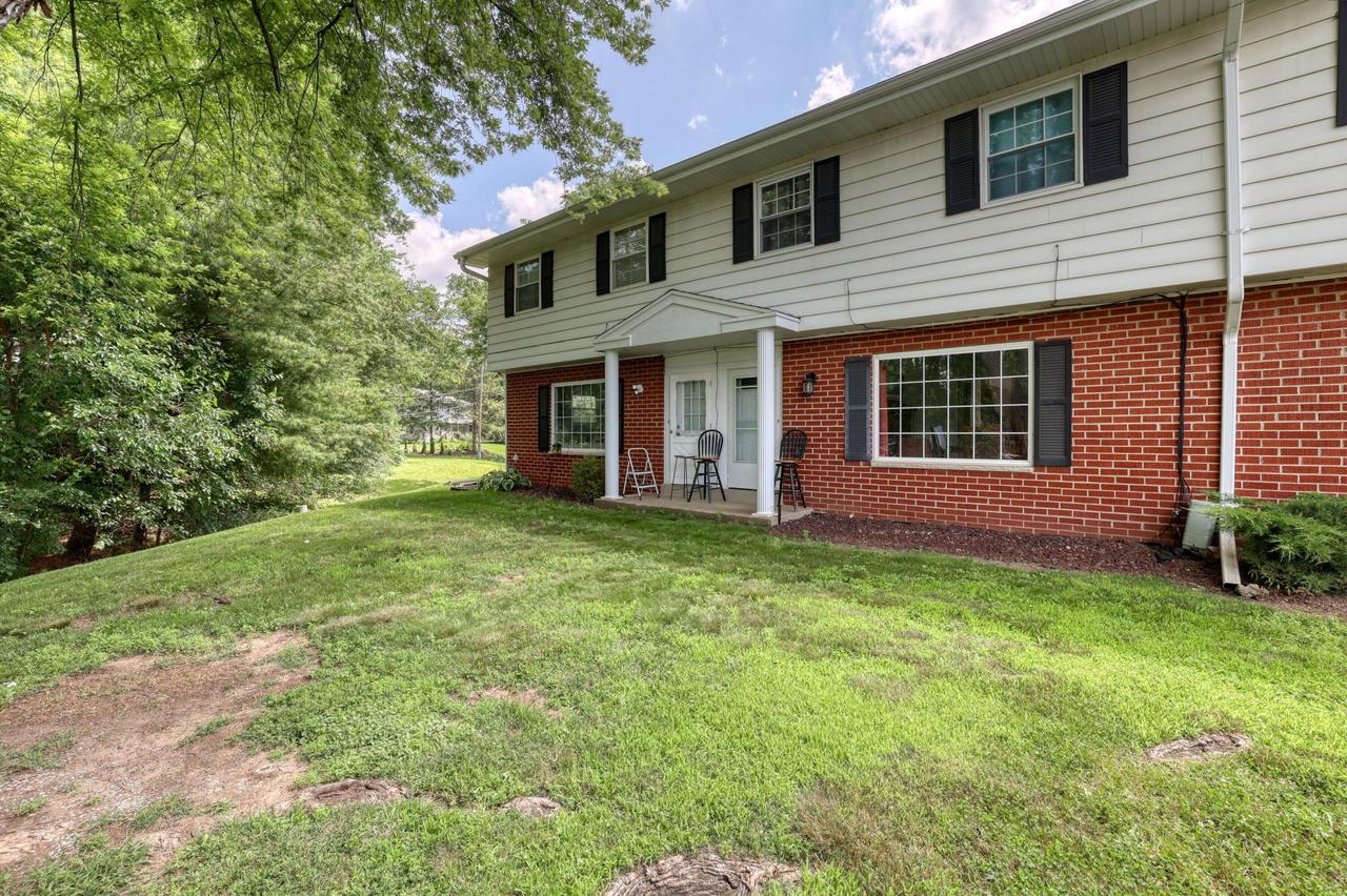 18570 Kamala Ct, Brookfield, WI 53045