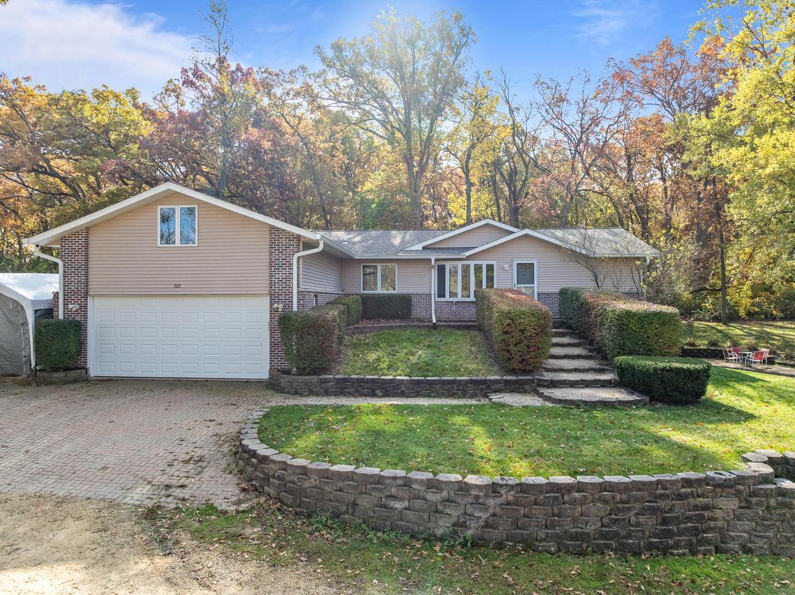 2121 Adalia Ave., Delavan, WI 53115