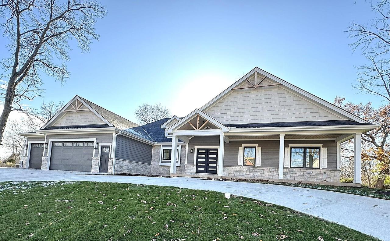 1620 Prestwick Dr #20-43, Geneva, WI 53147