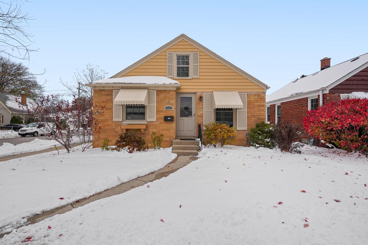 2225 Green St, Racine, WI 53402