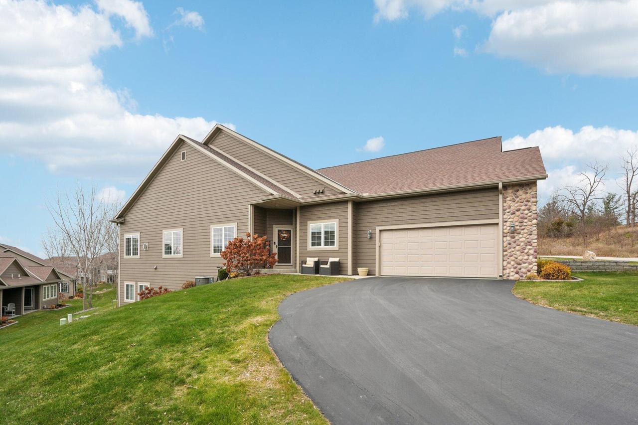 2951 Glen Ivy Dr, West Bend, WI 53090