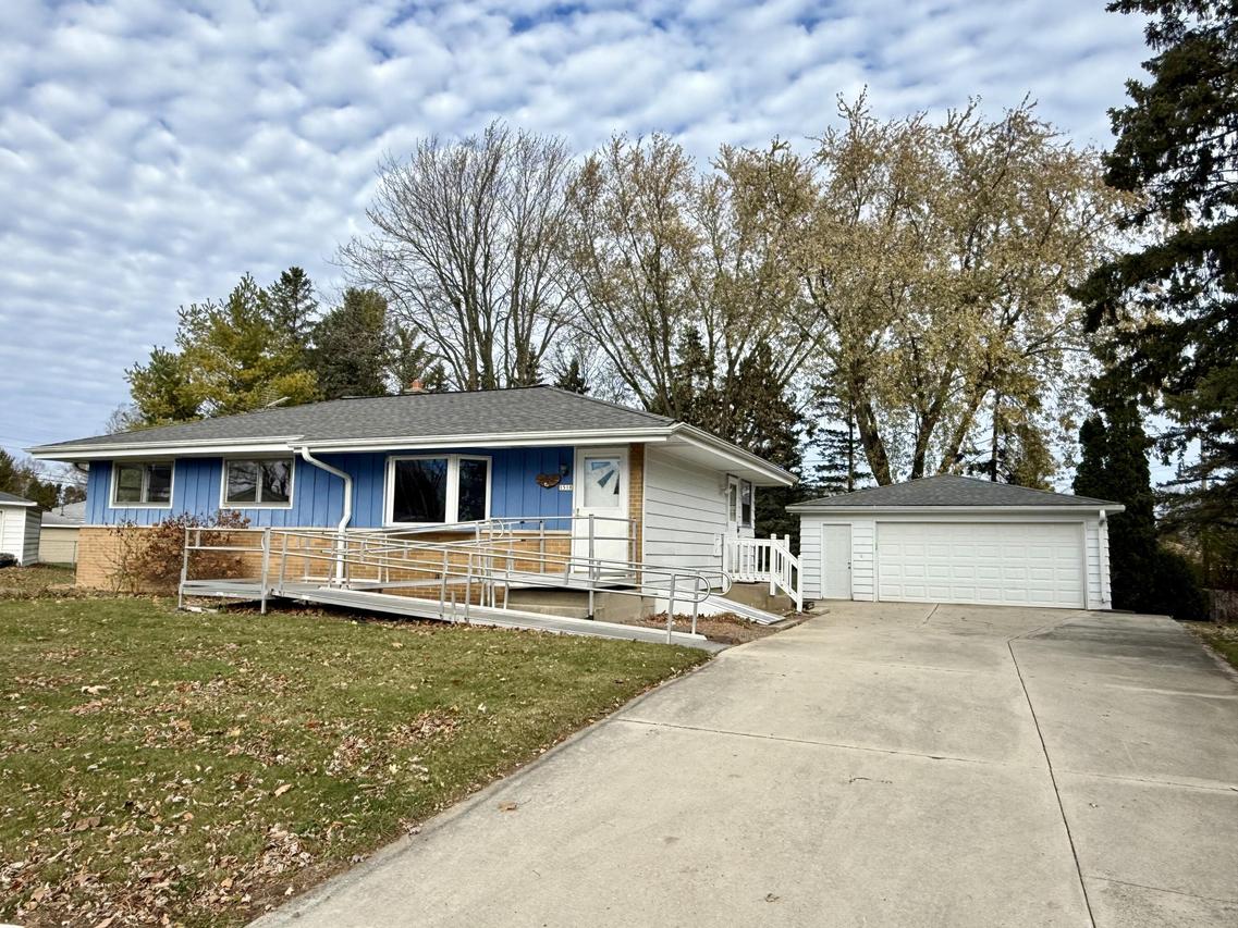 1518 Scott Rd, Port Washington, WI 53074