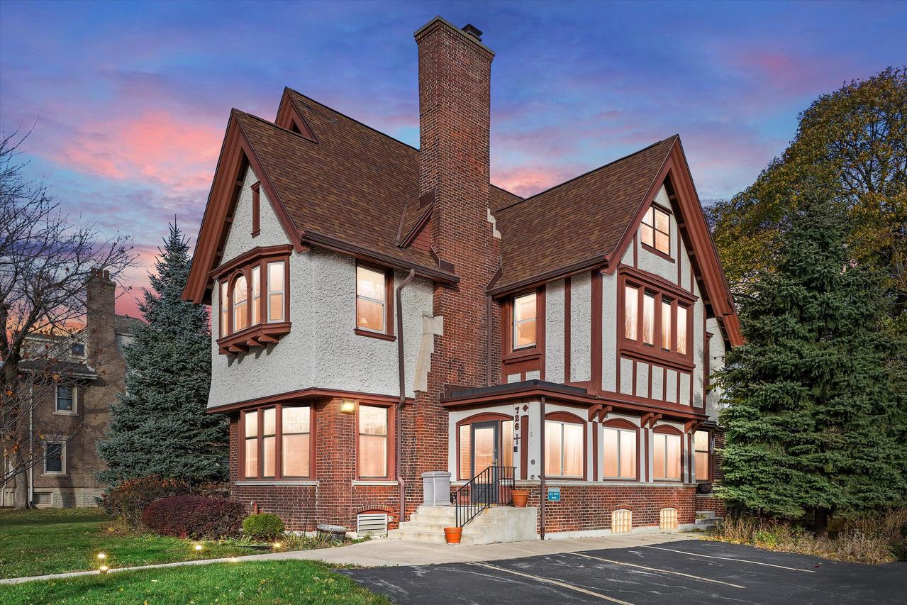 726 N 34th St, Milwaukee, WI 53208