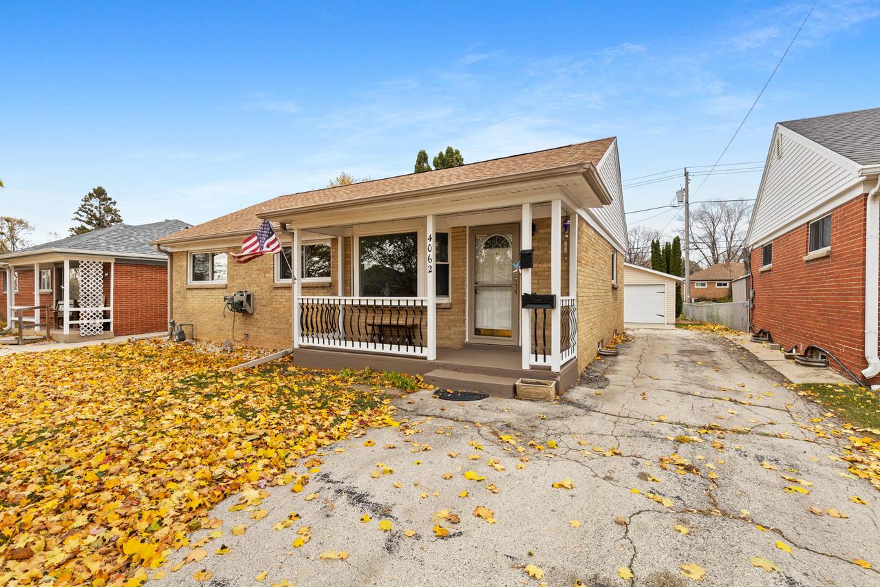 4062 S Troy Ave, Saint Francis, WI 53235