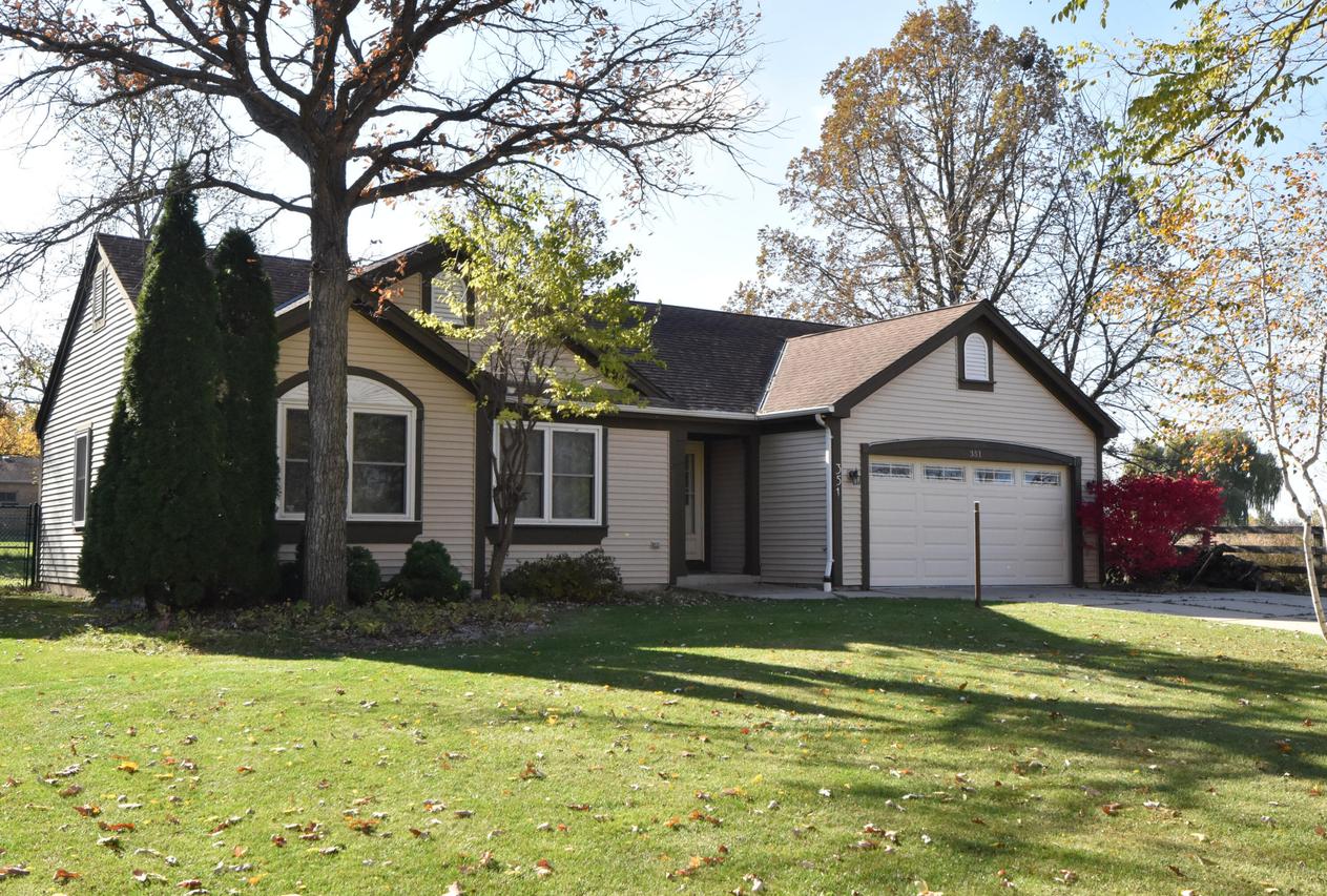 351 E Quail Run, Oak Creek, WI 53154
