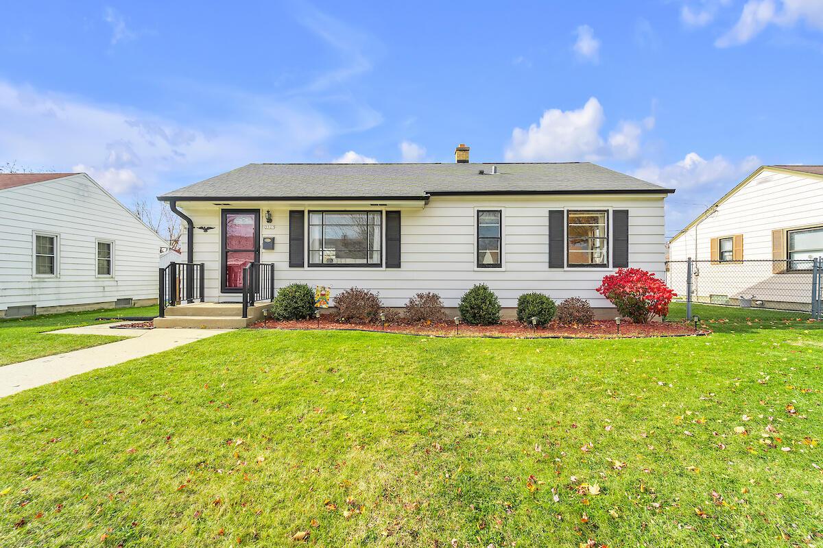 3527 N 97th Pl, Milwaukee, WI 53222