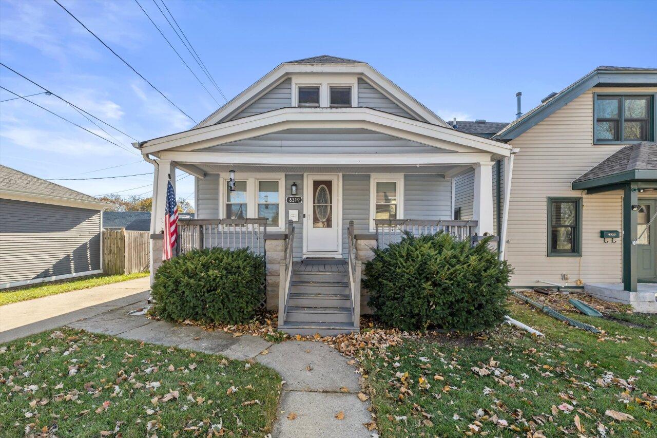 8319 W Rogers St, West Allis, WI 53219