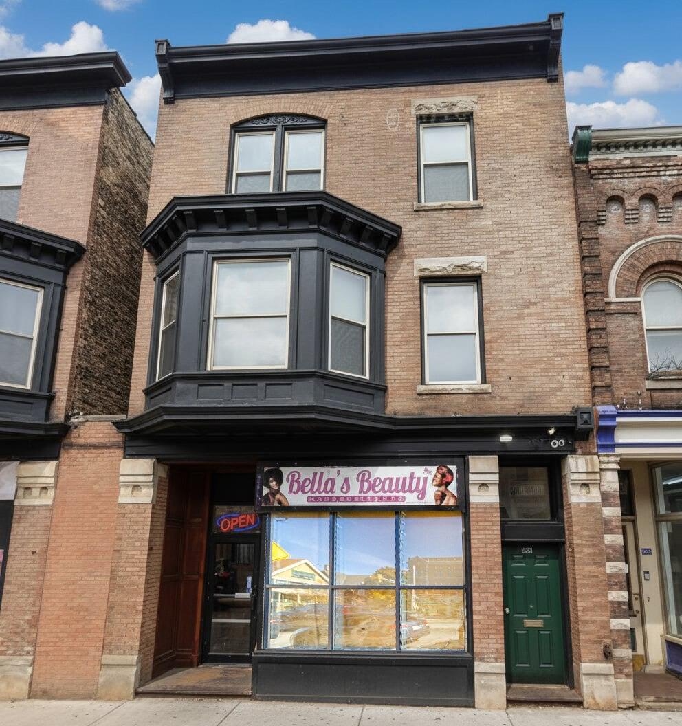 958 N 27th St #960, Milwaukee, WI 53208