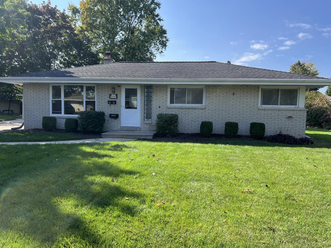 W181N8781 Shepherd Dr, Menomonee Falls, WI 53051