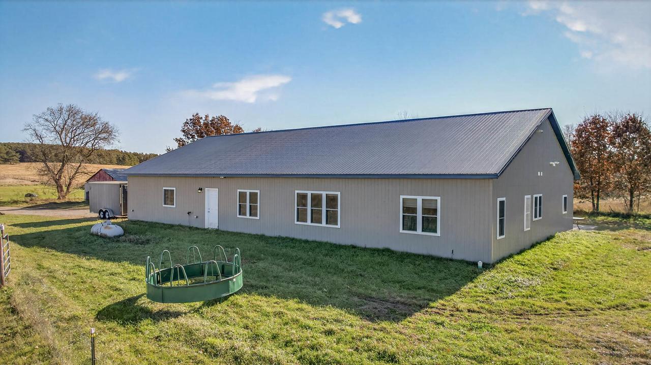 W12499 W Alma Rd, Hixton, WI 54611