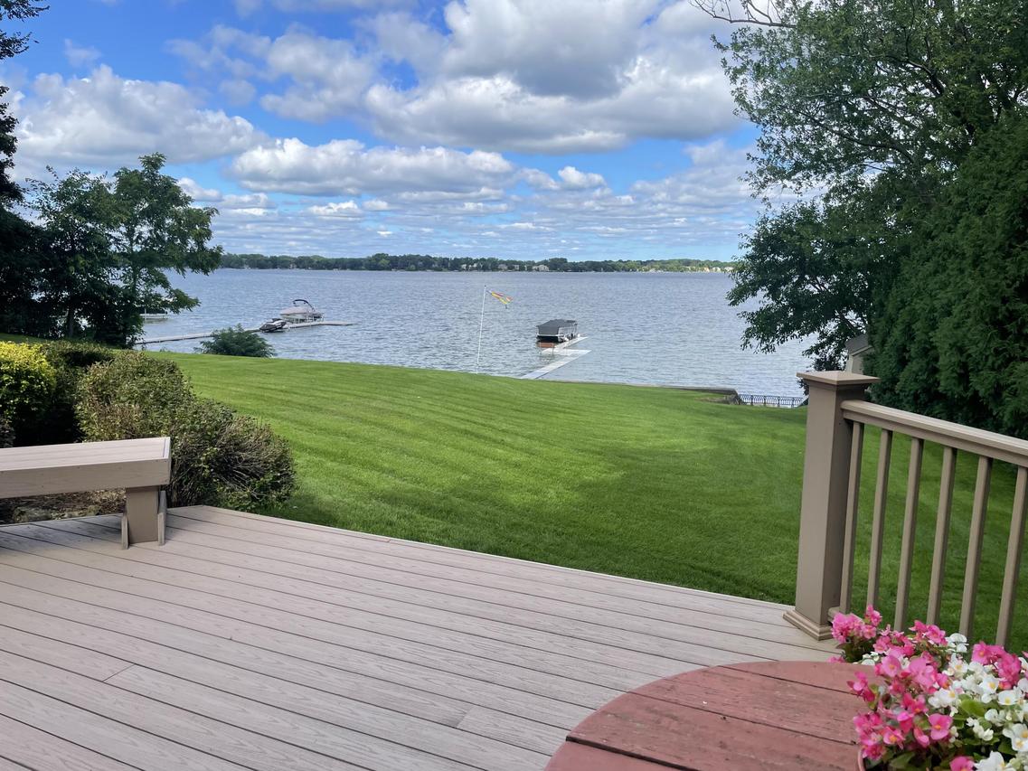 W398N6184 Mary Ln, Oconomowoc, WI 53066