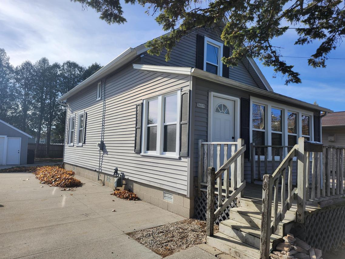 3609 Custer St, Manitowoc, WI 54220