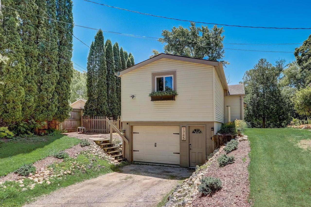 1745 Covered Bridge, Cedarburg, WI 53012