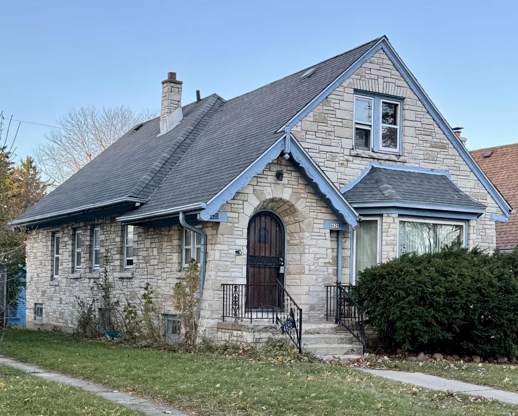 4620 W Keefe Ave, Milwaukee, WI 53216