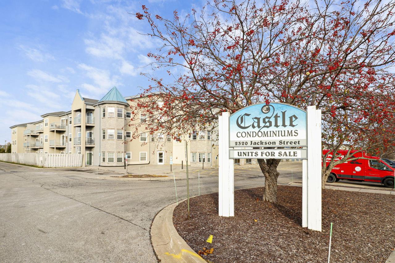 2320 Jackson St #106, Stoughton, WI 53589