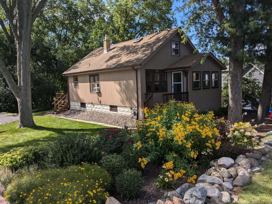 1419 S West Ln., New Berlin, WI 53146