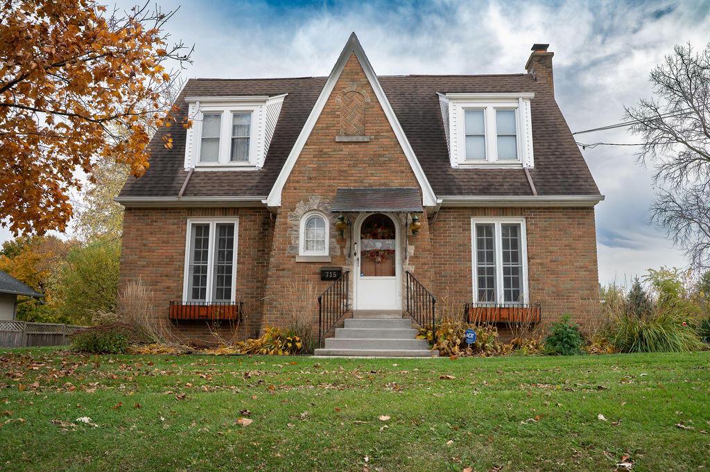 715 E College Ave, Waukesha, WI 53186