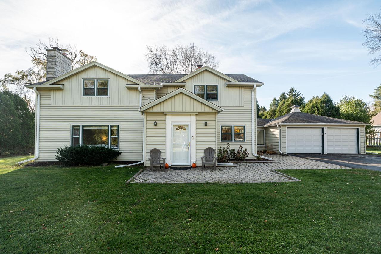 1933 W Donges Bay Rd, Mequon, WI 53092