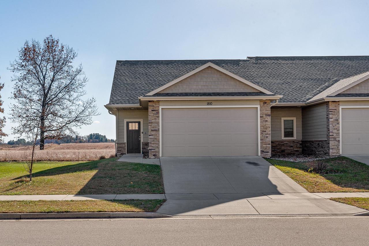 1810 Prairie Pl, Holmen, WI 54636