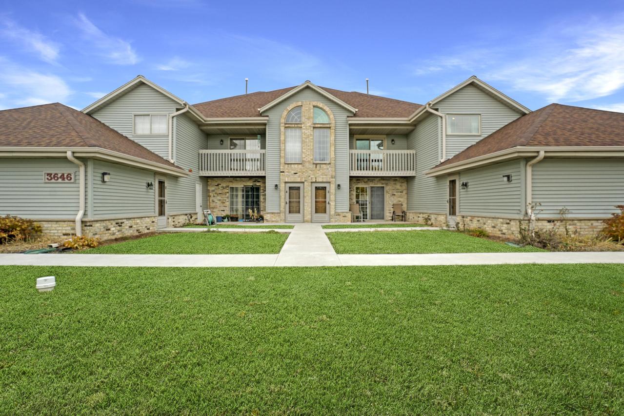 3646 E Barbara Ct #7, Oak Creek, WI 53154