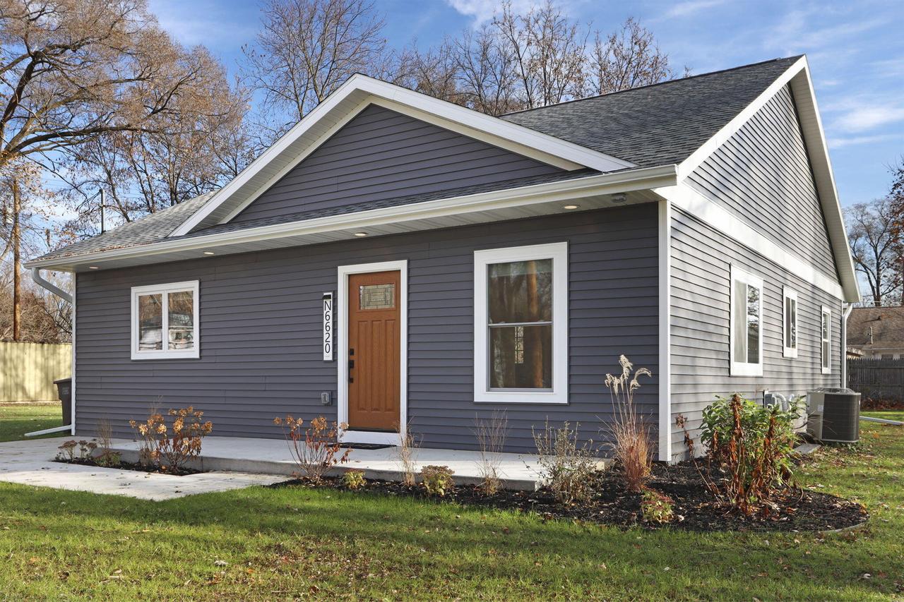 N6620 Forest Rd, Sugar Creek, WI 53121