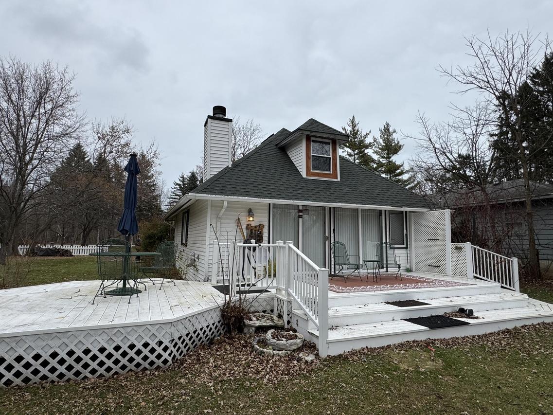 12707 N East Shoreland Dr, Mequon, WI 53092