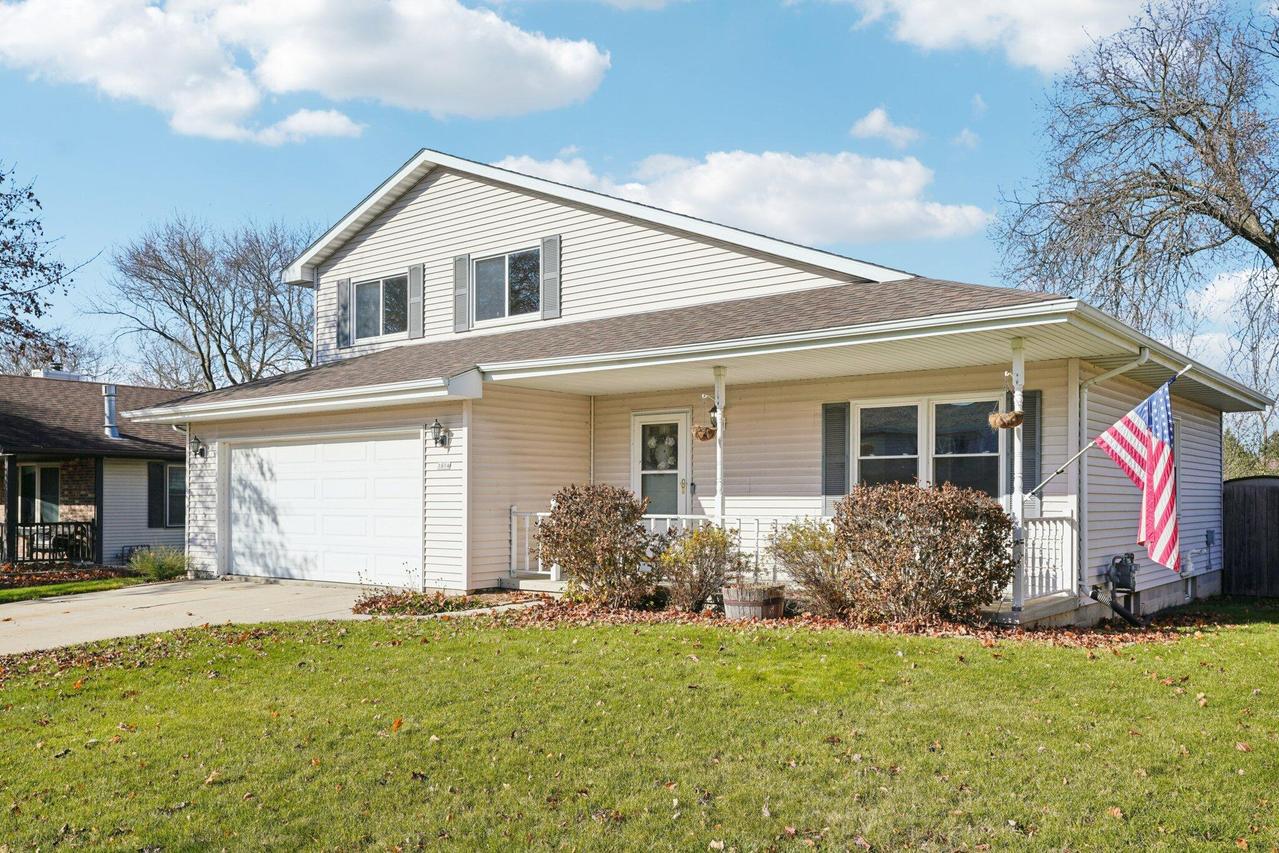 1614 Briarwood Ln, Hartford, WI 53027