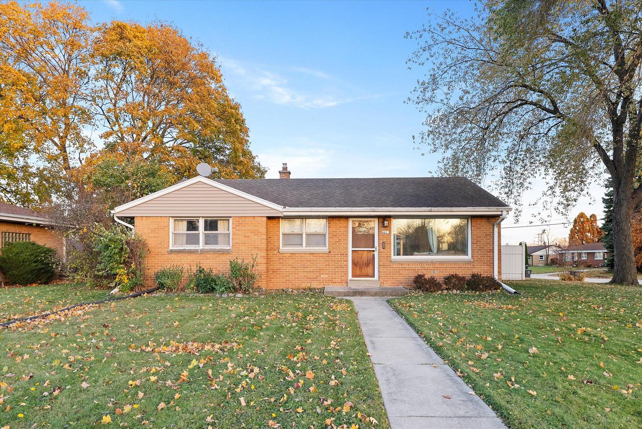 4612 S 61st St, Greenfield, WI 53220