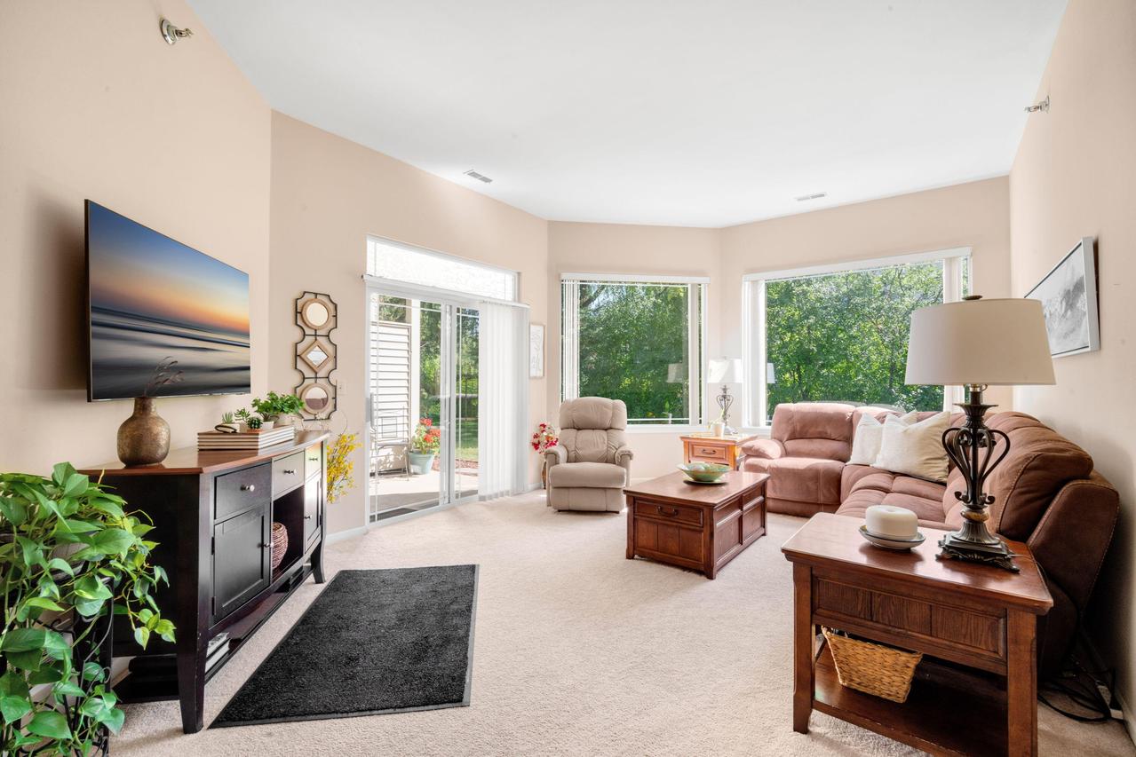 7045 S Riverwood Blvd #A02, Franklin, WI 53132