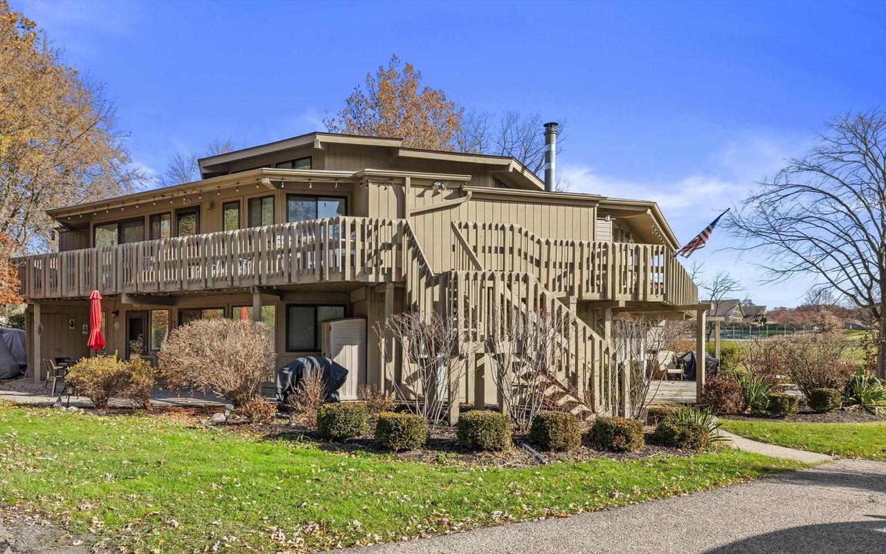 701 Country Club #E, Fontana, WI 53125