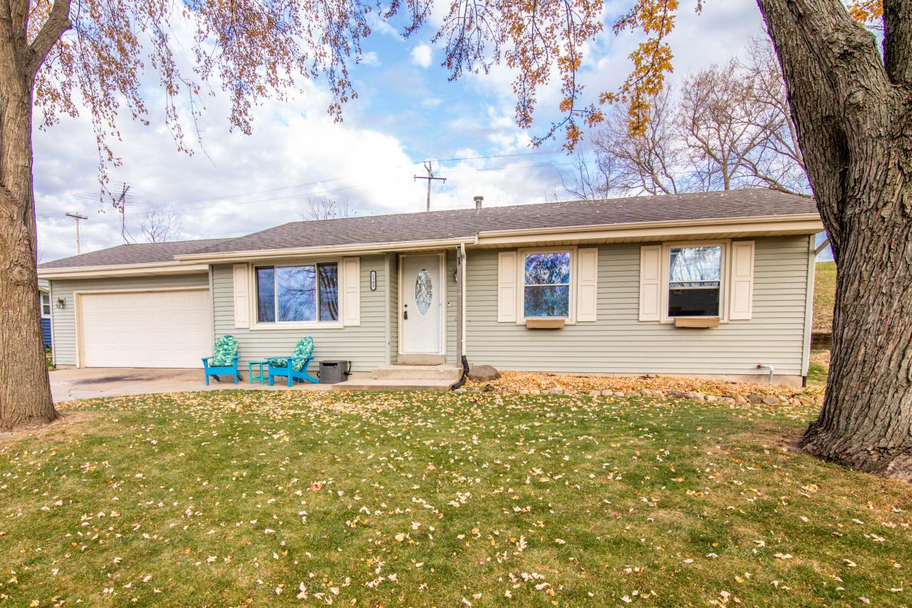 1509 Hillside Ln, Watertown, WI 53098