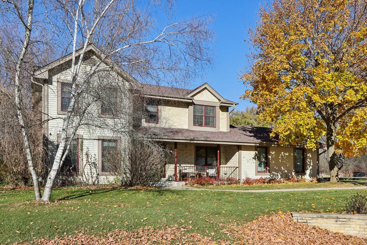 9740 W Huntington Dr, Mequon, WI 53097