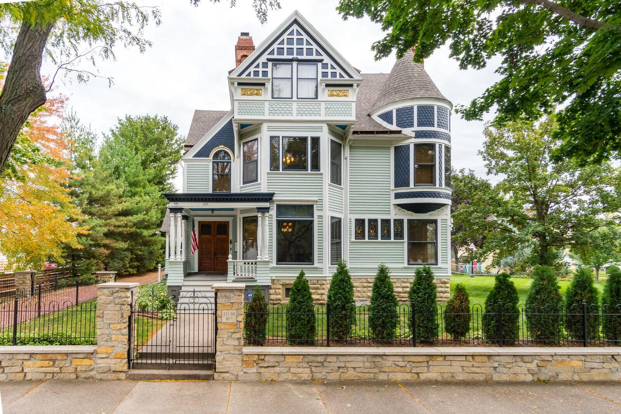 221 10th St, La Crosse, WI 54601