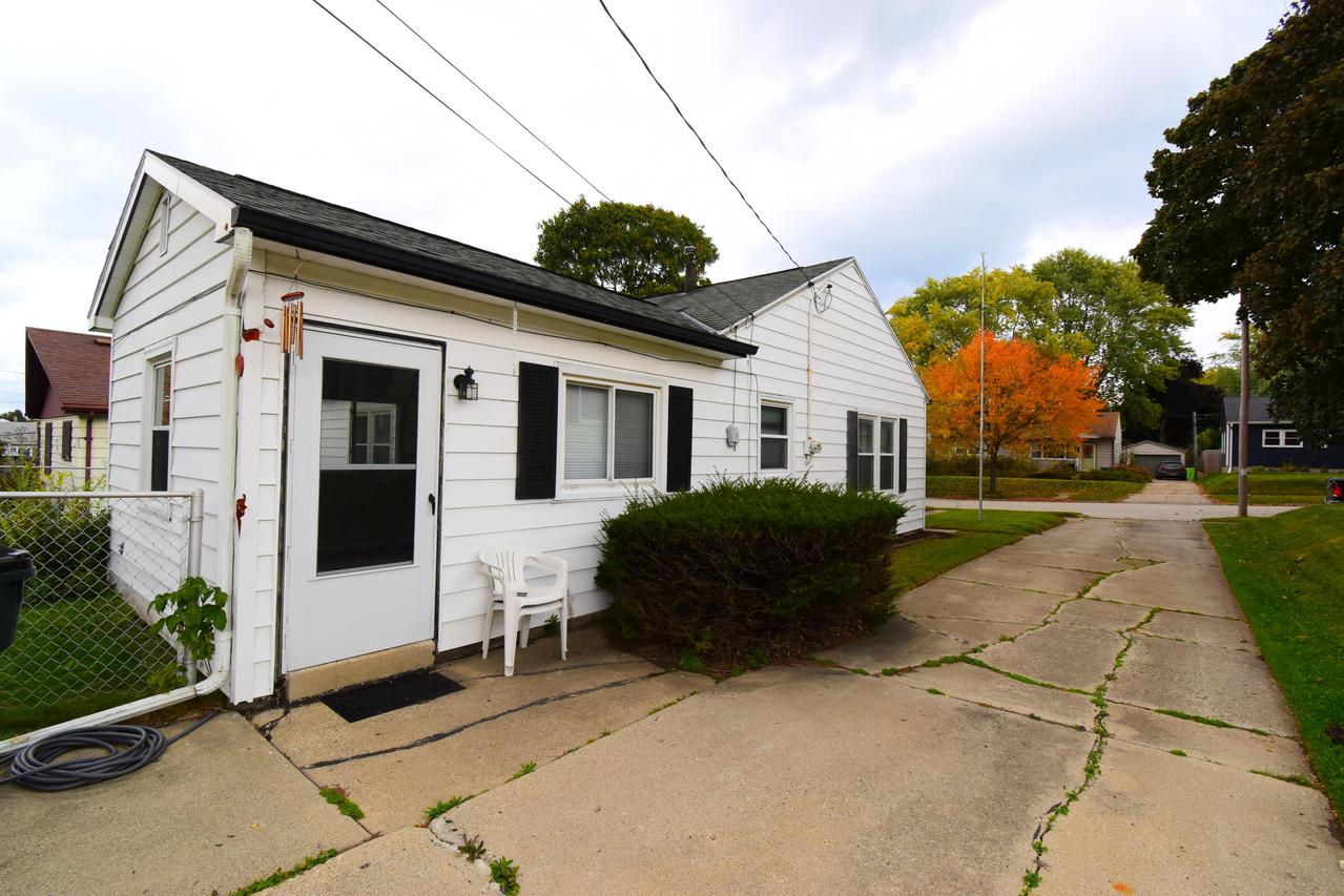 4111 S Lipton Ave, Saint Francis, WI 53235