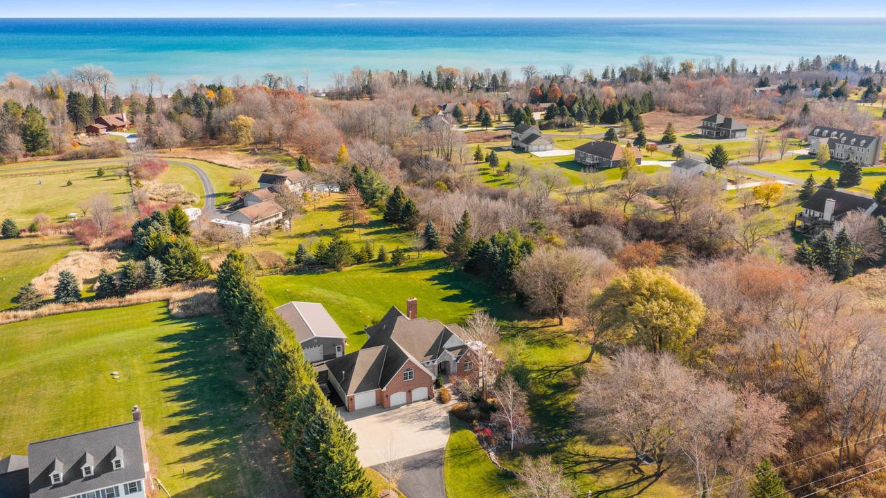 7182 Sauk Tr., Belgium, WI 53013