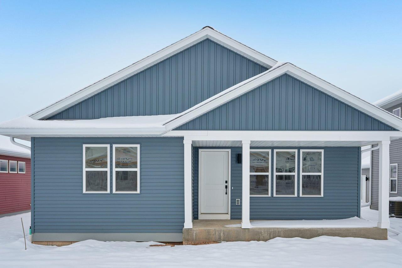 1057 Fairway Ct, Sheboygan Falls, WI 53085