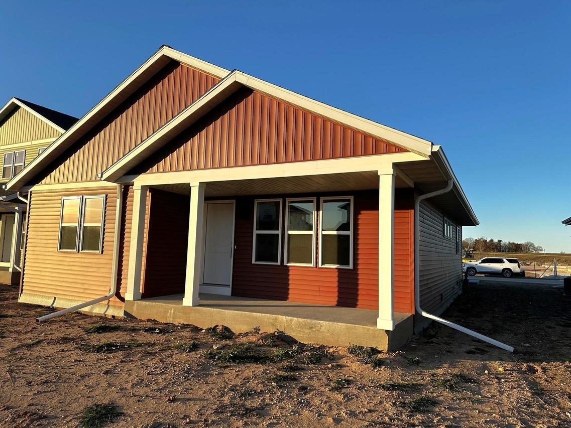 1059 Fairway Ct, Sheboygan Falls, WI 53085