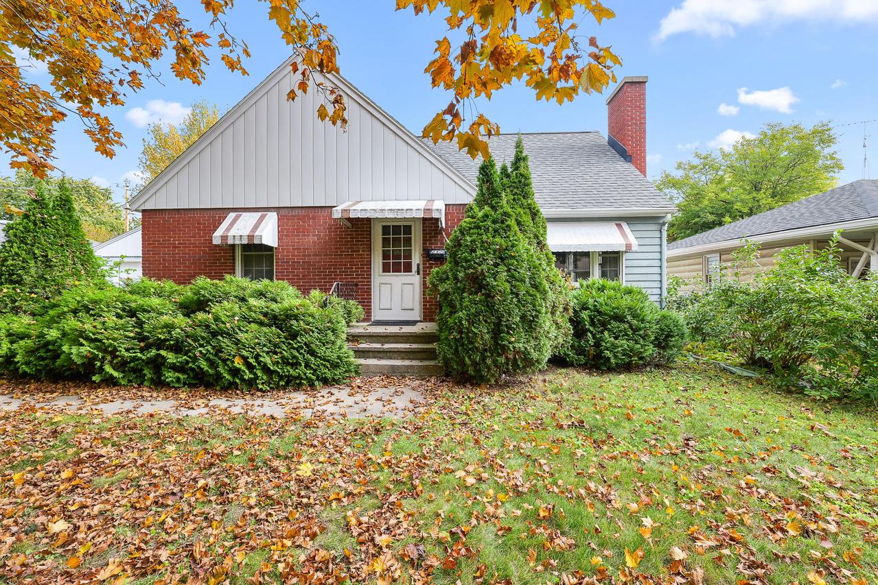 242 Wisconsin St, Mayville, WI 53050