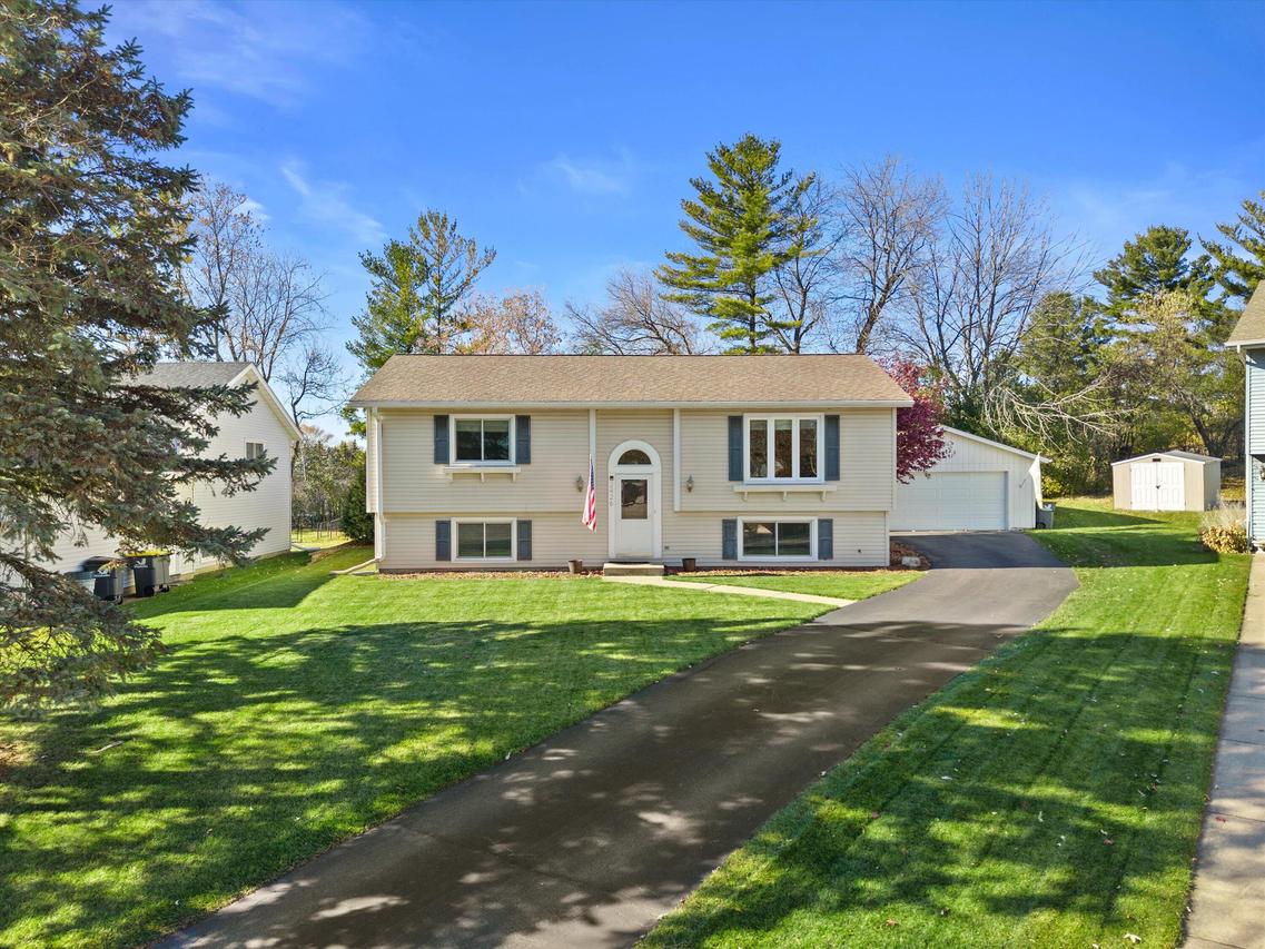 2426 Brentwood Dr, Waukesha, WI 53188