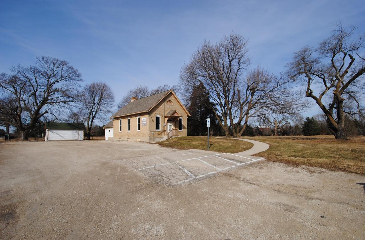 W4614 Potter Rd, Lafayette, WI 53121