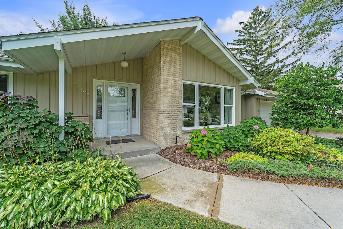 17495 Sierra Ln, Brookfield, WI 53045