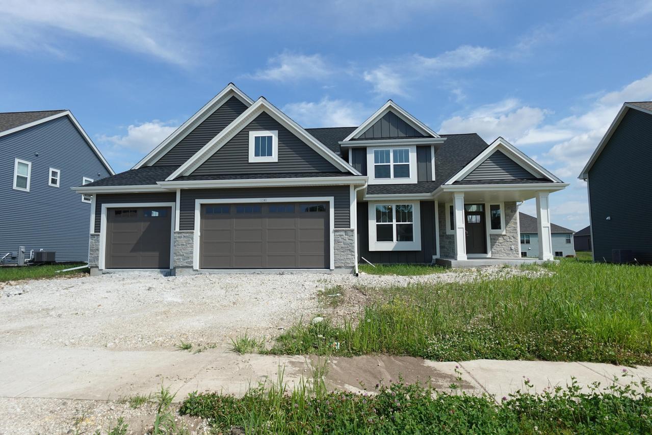 1745 Hammock Ln, Oconomowoc, WI 53066