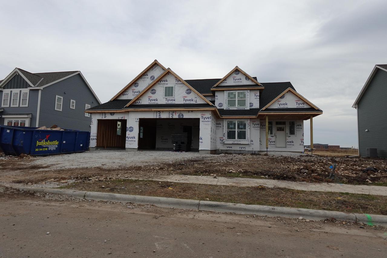 1745 Hammock Ln, Oconomowoc, WI 53066