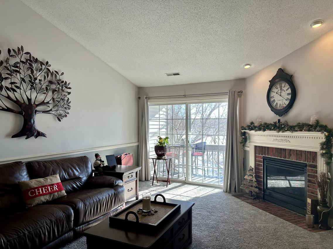 636 Pewaukee Rd #H, Pewaukee, WI 53072