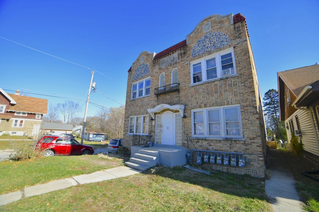 4480 N Hopkins St, Milwaukee, WI 53209