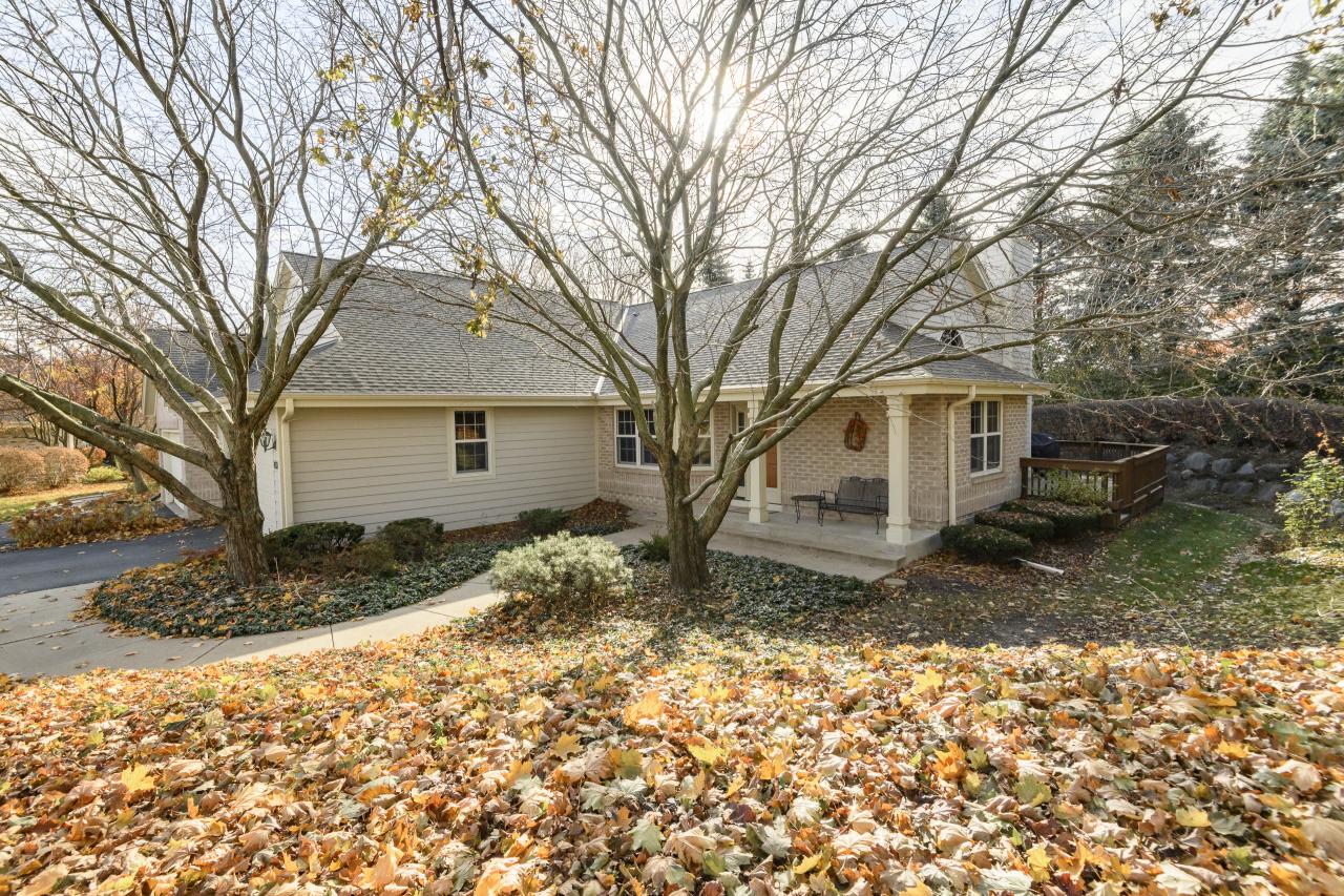 675 Charleston Ct #B, Brookfield, WI 53045