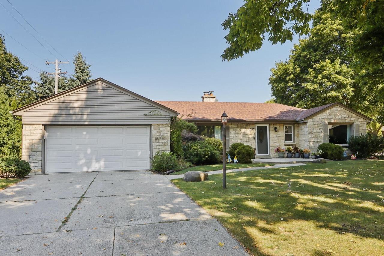 10710 W Auer Ave, Wauwatosa, WI 53222