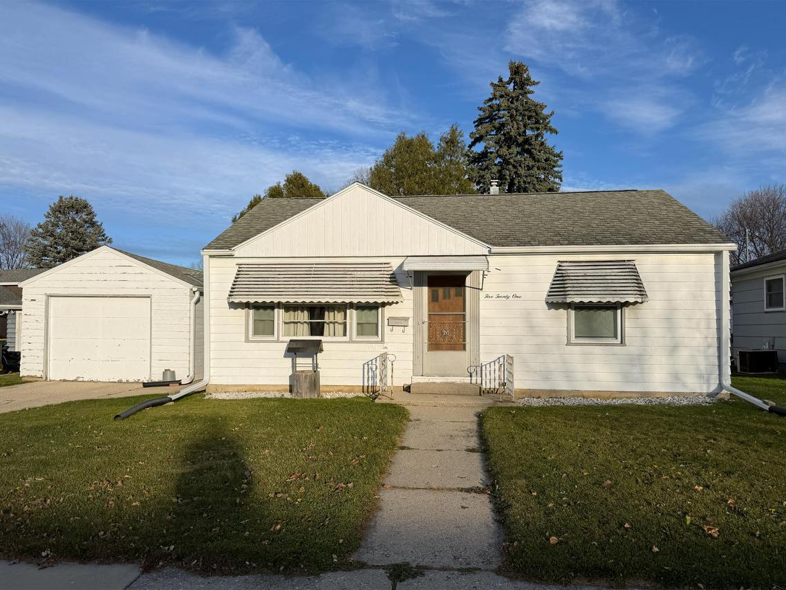 521 Pennsylvania Ave, West Bend, WI 53095